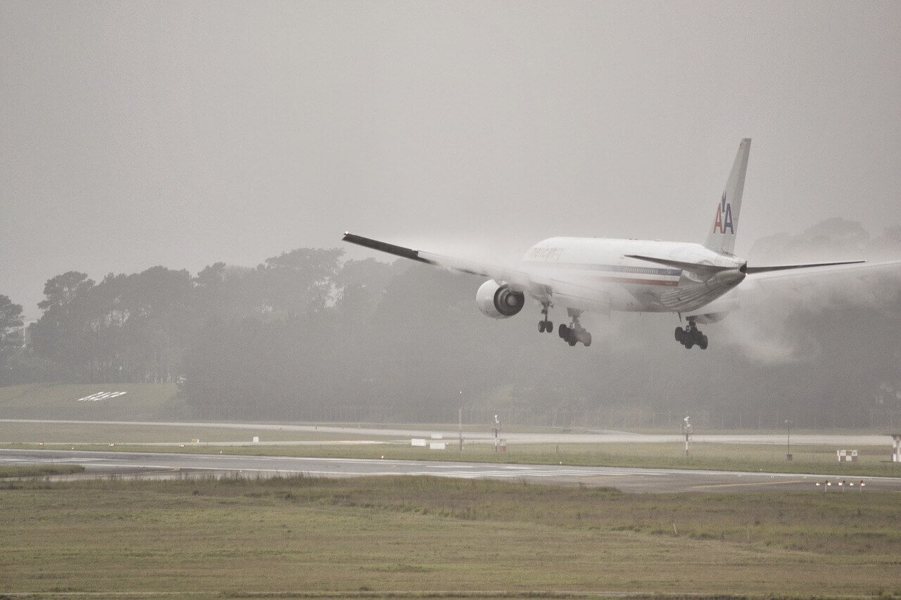 Aircraft landing in misty conditions
