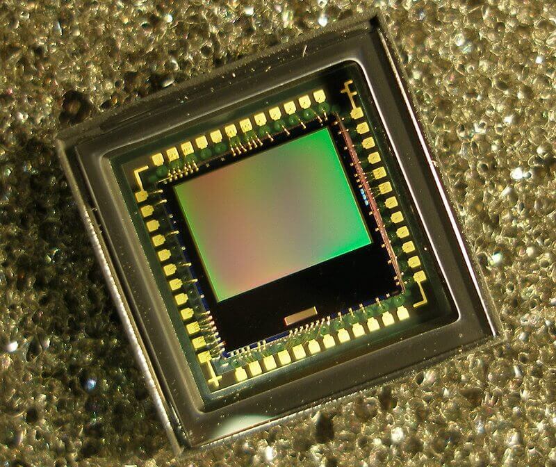 A CMOS active pixel sensor 