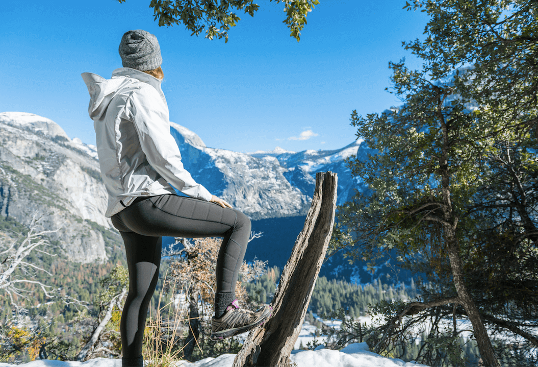 Woman wearing ski jacket made with aerogel insulation