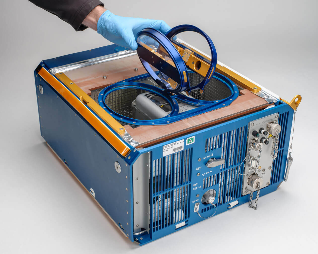 Housing device for rodents sent to space for testing