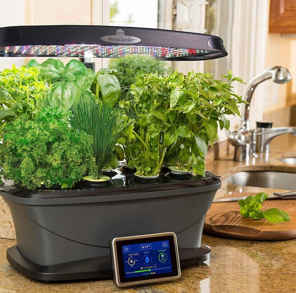 Countertop garden that incorporates NASA technology